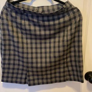 Knee length patterned lined skirt